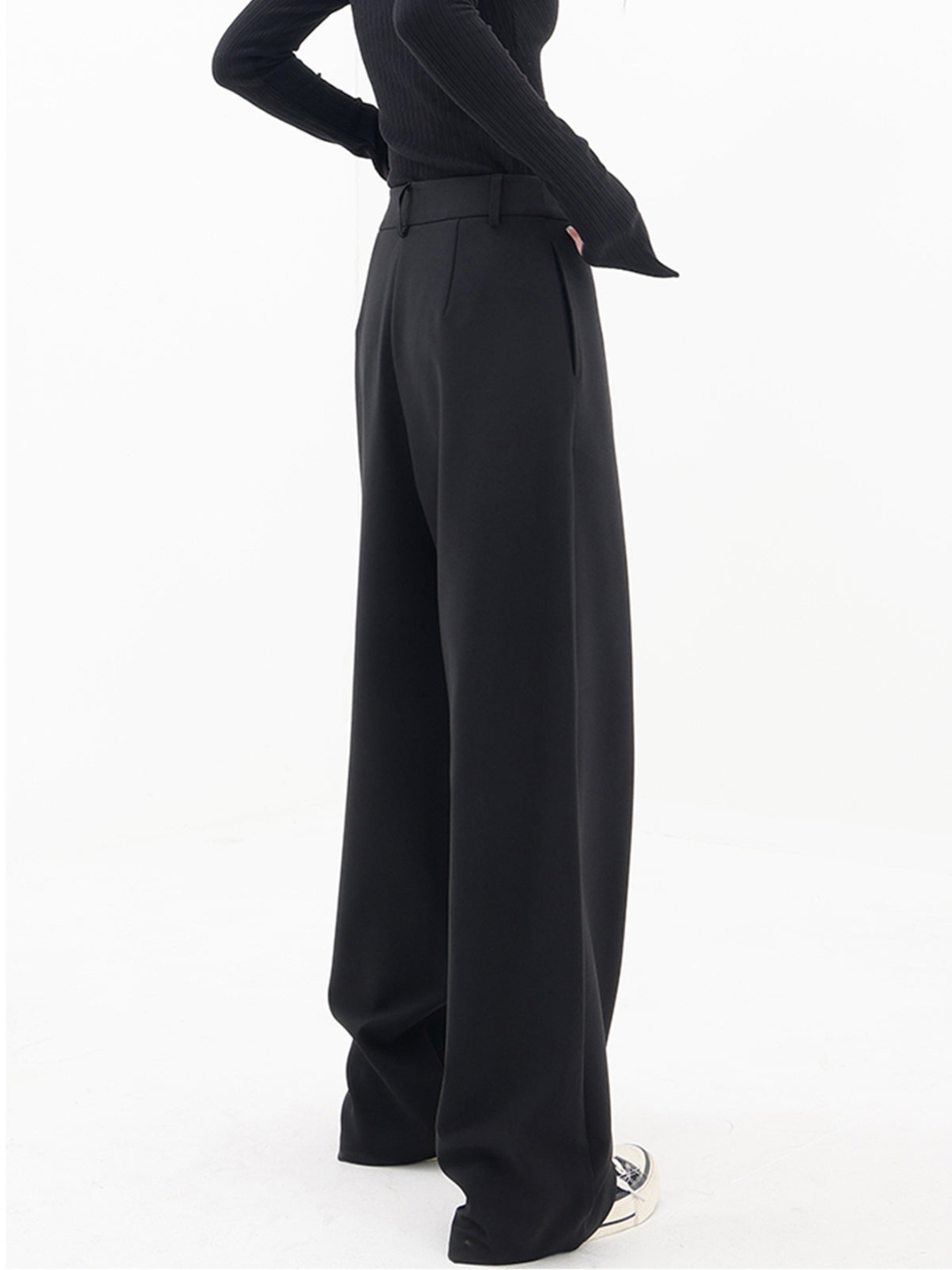 Vera | Übergroße Hose mit Doppelknoten-Detail