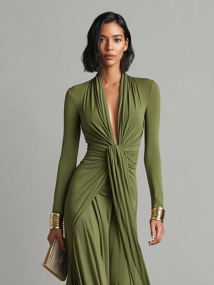 Olivgrünes Seiden-Maxikleid mit V-Ausschnitt
