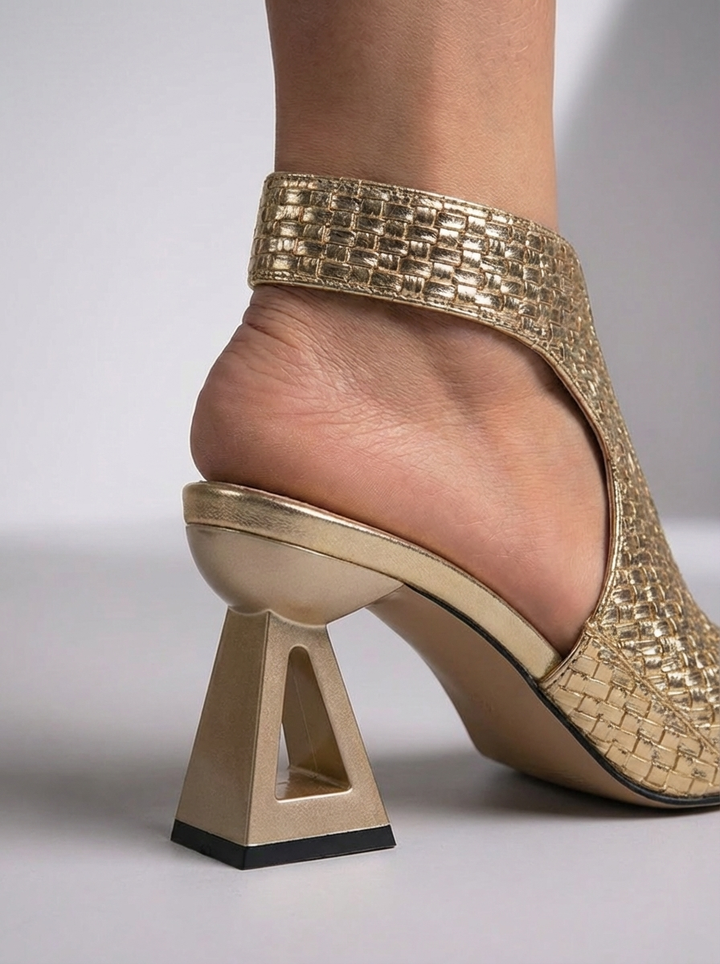 Aura – Elegante Geflochtene Sandaletten
