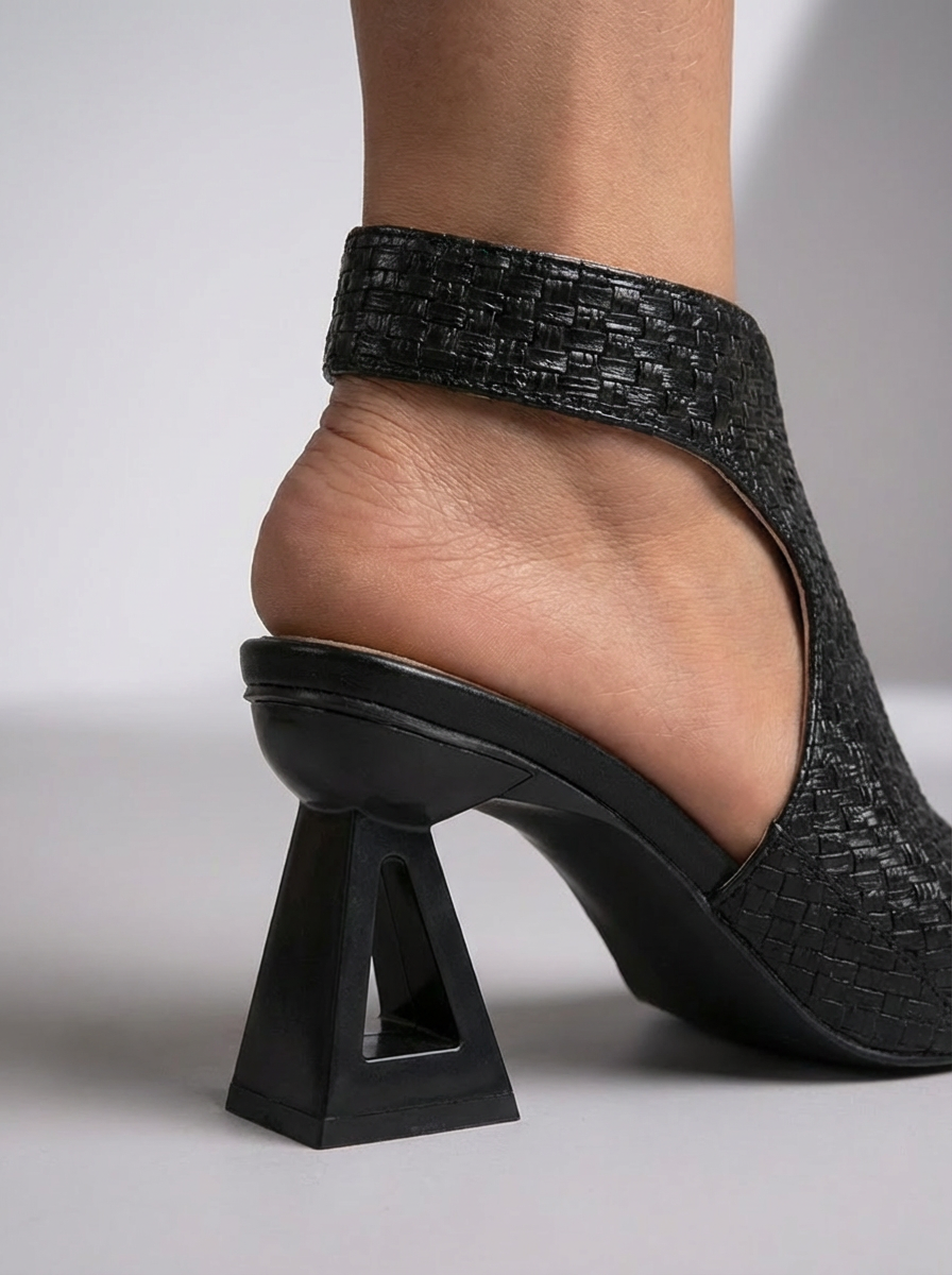 Aura – Elegante Geflochtene Sandaletten